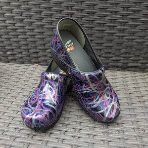 Dansko XP 2.0 Size 40 New Ribbon Patent Clogs